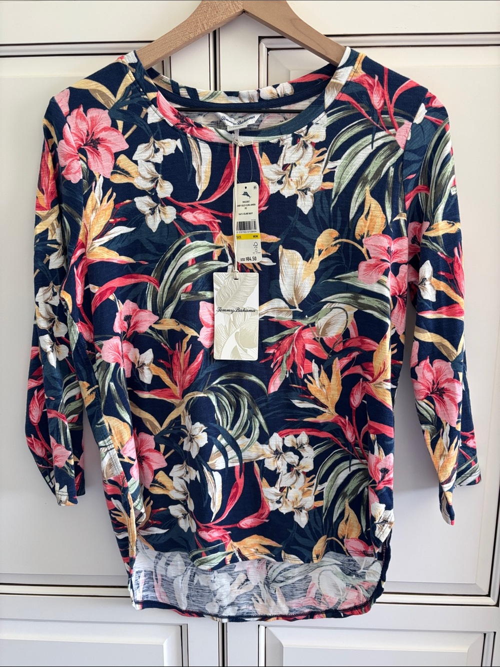 Tommy Bahama Ashby Isles Hawaiian Floral TShirt Travel Blue Womens Medium $84